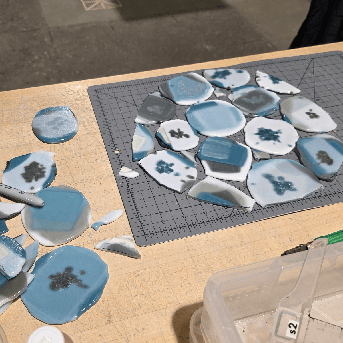 GLASSROOM Glass Class Agate Stone Inspired 11" Bowl - Guided Workshop (2-day)